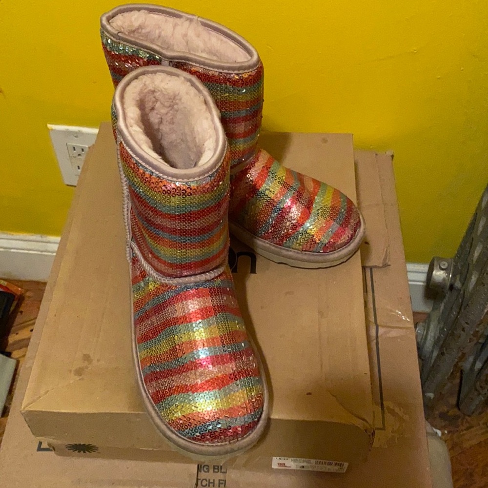 Little girls cute Rainbow 🌈 uggs boots